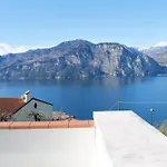 Manuela-lake View Villa *