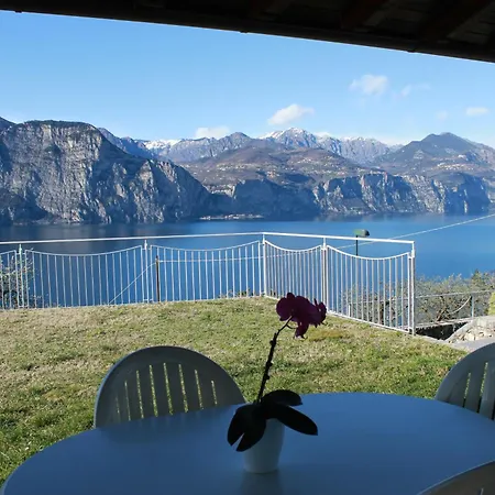 Manuela-vista Villa Brenzone sul Garda
