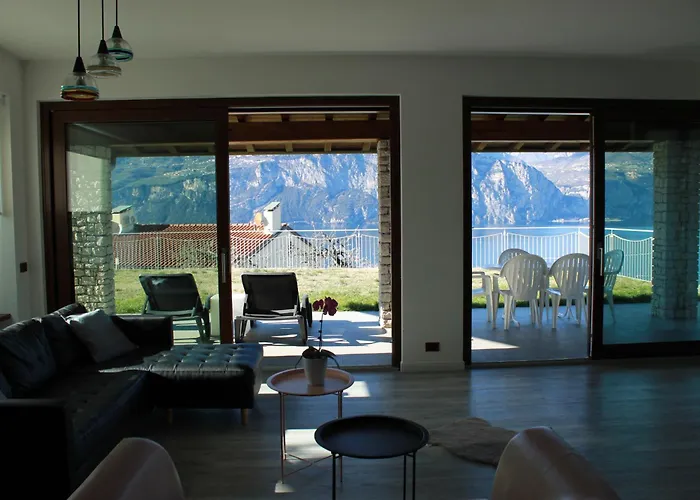 Manuela-lake View Villa *